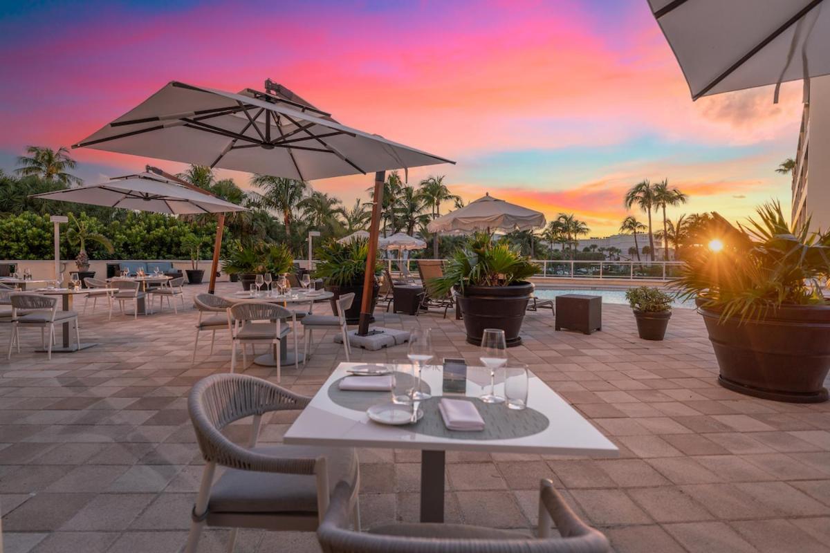 The Ambassador Hotel Palm Beach Extérieur photo